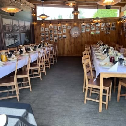 Nakryte stoły w restauracji